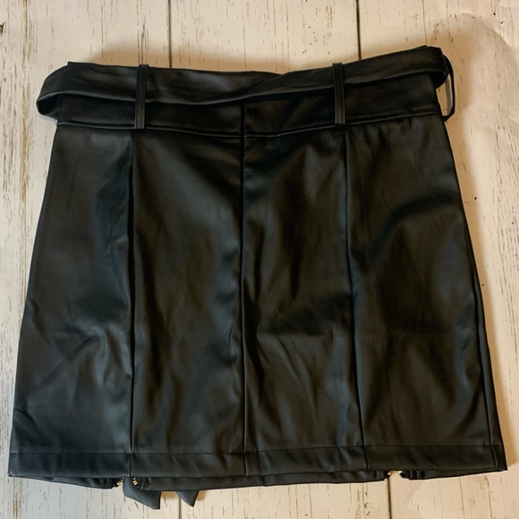 Faux Leather skirt with waist tie - Picture 3 of 4